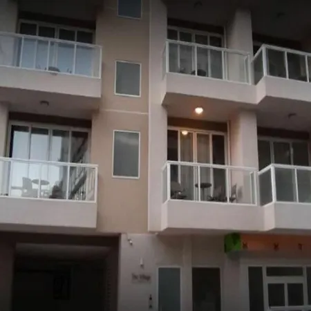 The Village 4* Σεντ Πόλς Μπέι