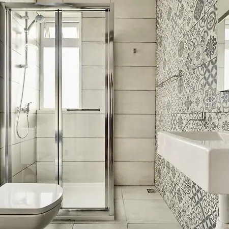 The Village 4* סיינט פול ביי